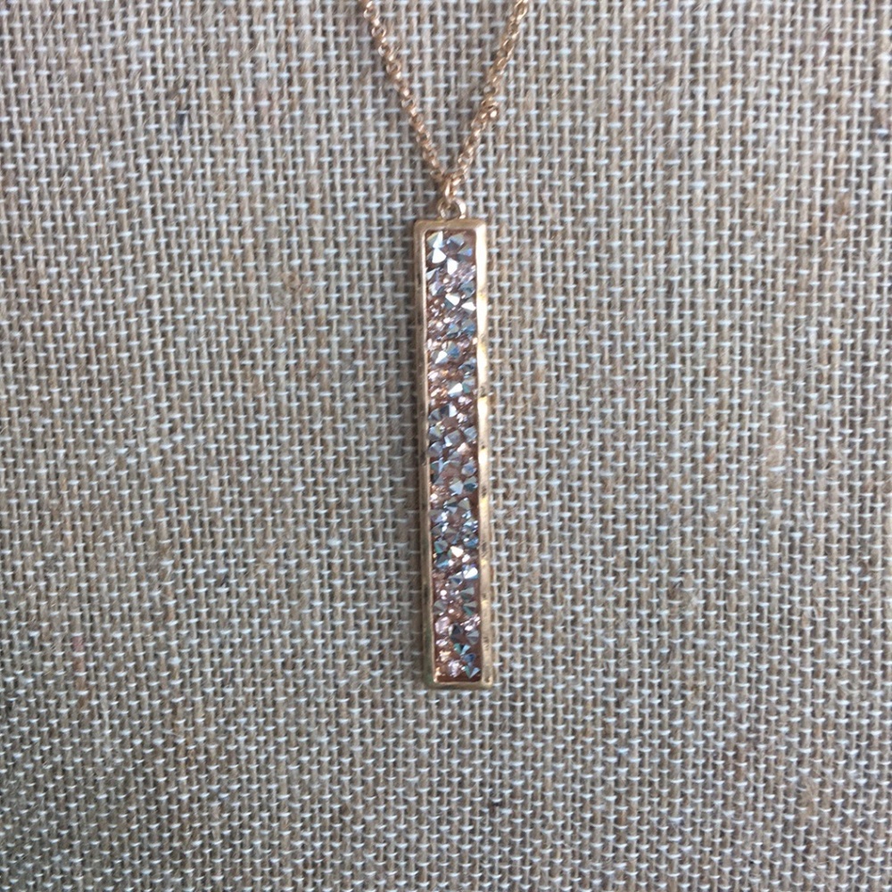 Long gold tone crushed stone peach bar necklace - Picture 3 of 6